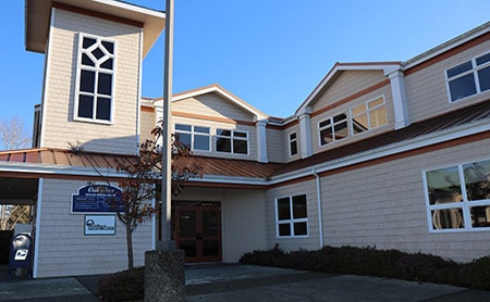 Oak Harbor clinic exterior